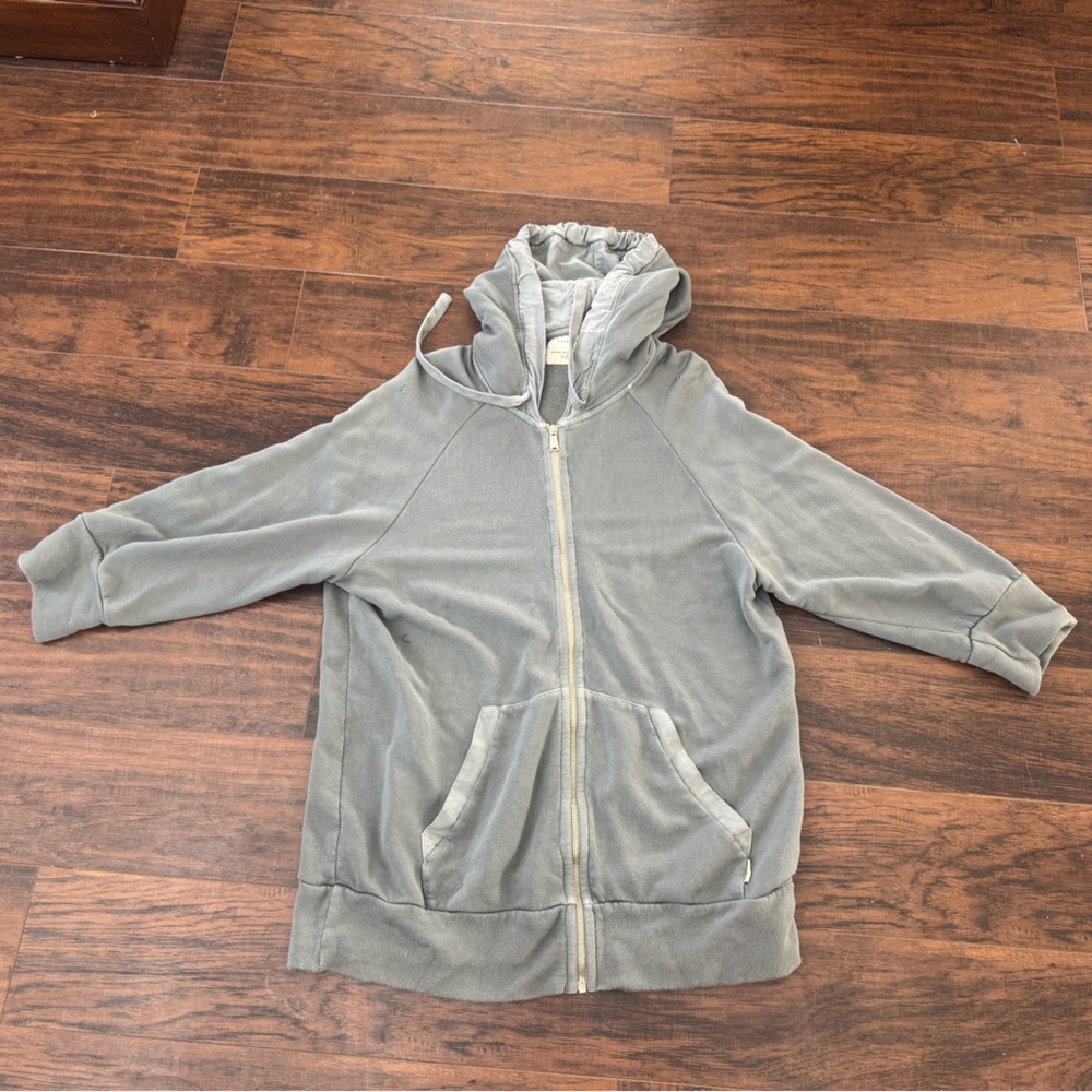 Crossley weathered hoodie. Has holes. Shown in pics. xl? See measurements